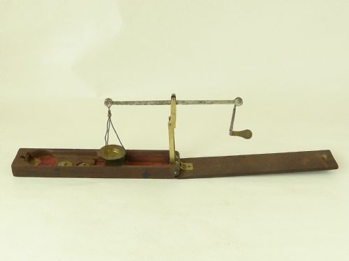 Callingwood Ward Folding Case English Guinea Sovereign Coin Balance Scales