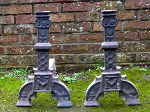 16TH CENTURY FIRE DOGS DATED 1580 CAST IRON ELIZABETHAN ANDIRON ENGLISH - ADDITIONAL PHOTO 1
