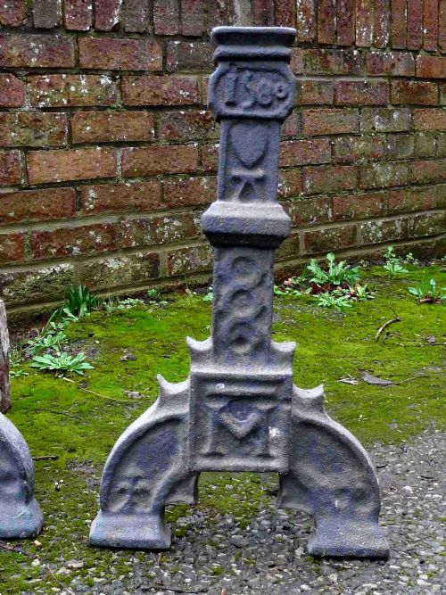 16TH CENTURY FIRE DOGS DATED 1580 CAST IRON ELIZABETHAN ANDIRON ENGLISH - ADDITIONAL PHOTO 6