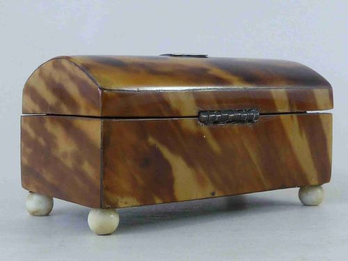 TORTOISESHELL CASKET DOMED TOP MINIATURE BOX - ADDITIONAL PHOTO 2