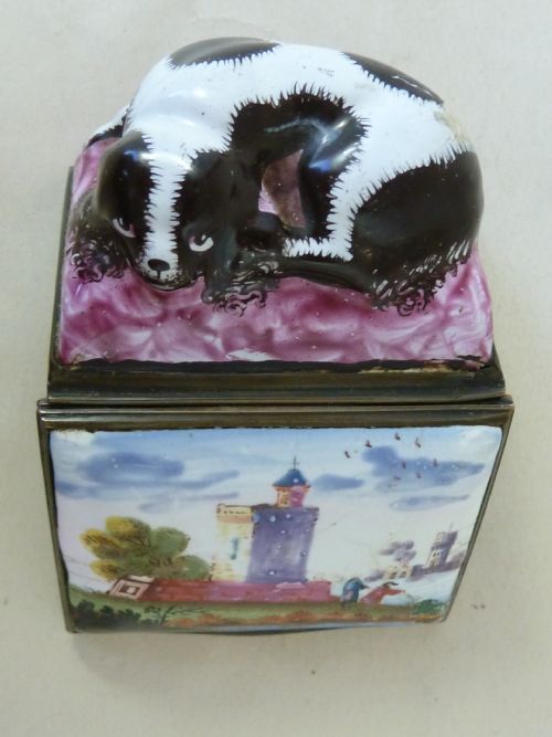 ANTIQUE ENGLISH BILSTON STAFFORDSHIRE ENAMEL SNUFF BOX KING CHARLES CAVALIER SPANIEL - ADDITIONAL PHOTO 1