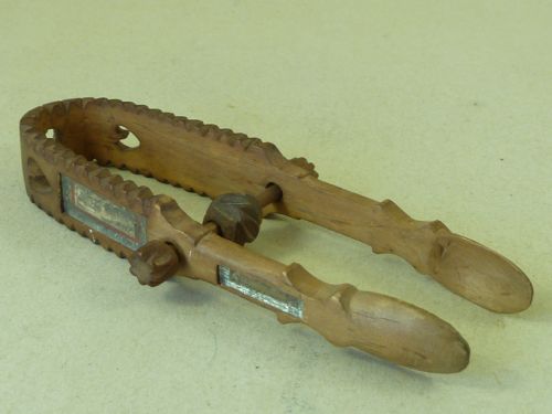 1909 welsh sugar tongs treen love spoon dated folk art - CATEGORY: ANTIQUE MISCELLANEOUS - DATED 1910