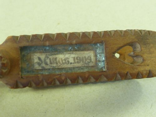 1909 WELSH SUGAR TONGS TREEN LOVE SPOON DATED FOLK ART - ADDITIONAL PHOTO 3