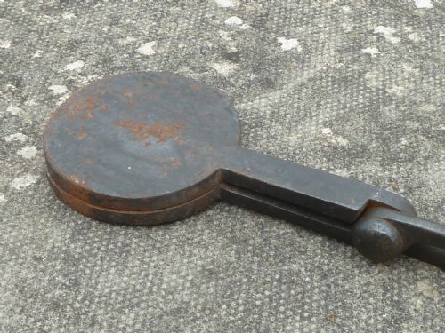 WAFER TONGS PRESS WROUGHT IRON LONG HANDLED COMMUNION BREAD - ADDITIONAL PHOTO 2