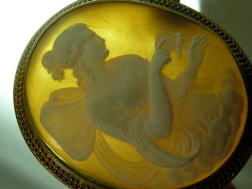 CLASSICAL WINGED LADY PSYCHE CAMEO BROOCH PIN GOLD FRAME CARVED SHELL ITALIAN - ADDITIONAL PHOTO 7