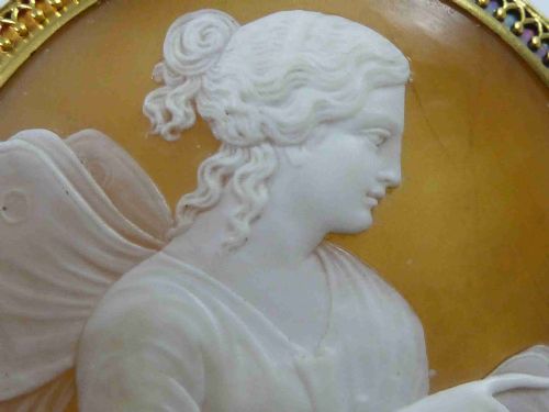 CLASSICAL WINGED LADY PSYCHE CAMEO BROOCH PIN GOLD FRAME CARVED SHELL ITALIAN - ADDITIONAL PHOTO 8