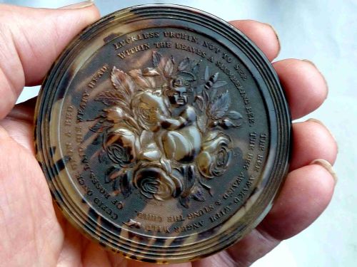 english pressed horn snuff box love token signed w wilson - CATEGORY: ANTIQUE BOXES - DATED 1800