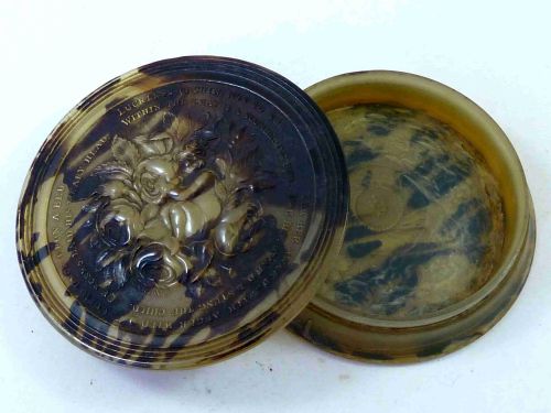 ENGLISH PRESSED HORN SNUFF BOX LOVE TOKEN SIGNED W WILSON - ADDITIONAL PHOTO 6