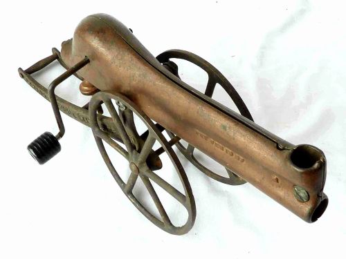 YOUNG AMERICA RAPID FIRE GUN CANNON CAST IRON TOY 1907 PATENT - ADDITIONAL PHOTO 10