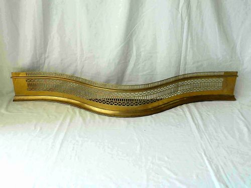 ENGLISH GEORGIAN BRASS PIERCED SERPENTINE FENDER 42 - ADDITIONAL PHOTO 1
