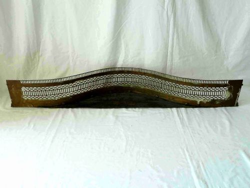 ENGLISH GEORGIAN BRASS PIERCED SERPENTINE FENDER 42 - ADDITIONAL PHOTO 3