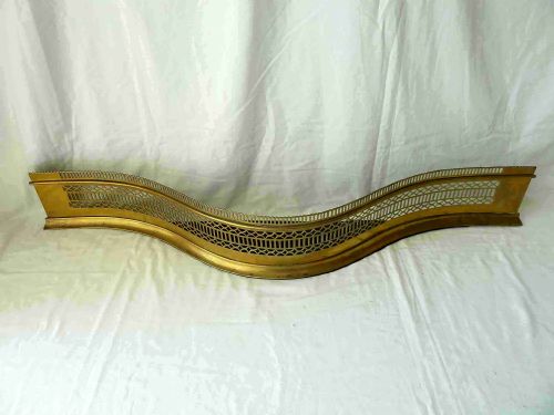 ENGLISH GEORGIAN BRASS PIERCED SERPENTINE FENDER 42 - ADDITIONAL PHOTO 6