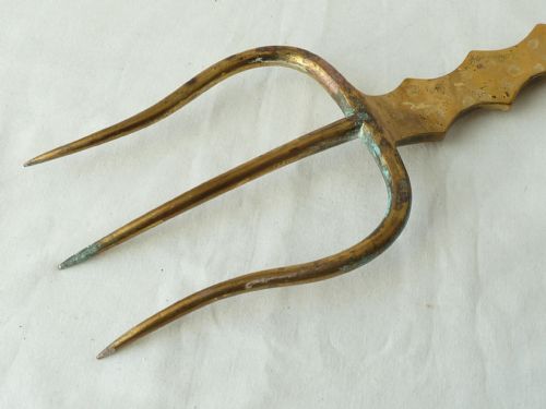 HEAVY VICTORIAN WELSH BRASS TOASTING FORK FLESH NAME MORRIS - ADDITIONAL PHOTO 5