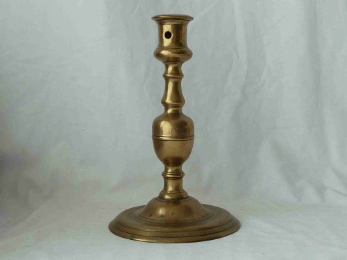 LARGE FRENCH 17TH CENTURY BRASS KNOP CANDLESTICK - ADDITIONAL PHOTO 4