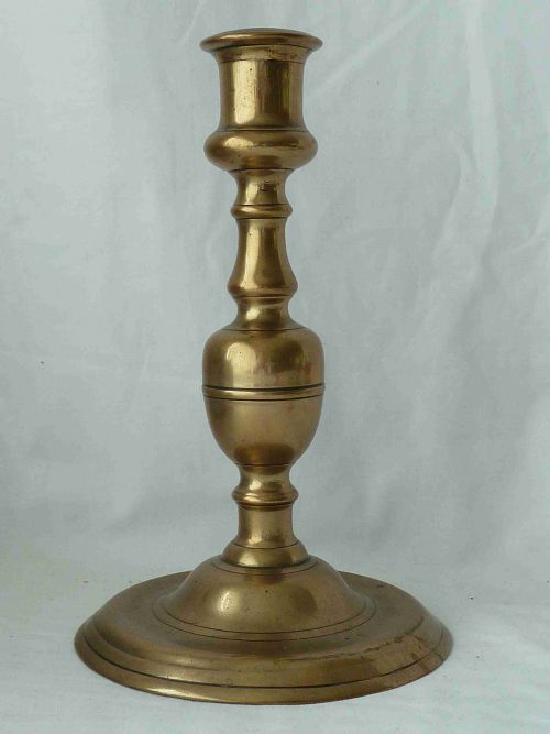 LARGE FRENCH 17TH CENTURY BRASS KNOP CANDLESTICK - ADDITIONAL PHOTO 5