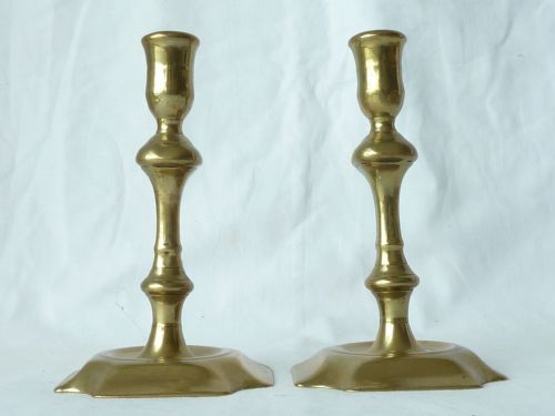 PAIR ENGLISH GEORGIAN SEAMED BRASS CANDLESTICKS CUT CORNER BASE 18C - ADDITIONAL PHOTO 1