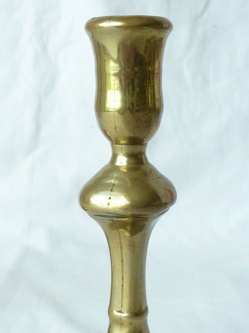 PAIR ENGLISH GEORGIAN SEAMED BRASS CANDLESTICKS CUT CORNER BASE 18C - ADDITIONAL PHOTO 5