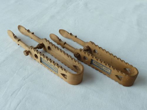 1891 WELSH SUGAR TONGS TREEN TOKEN LOVE SPOON DATED WILLIAMS FOLK ART - ADDITIONAL PHOTO 1