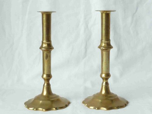 pair english georgian seamed brass candlesticks petal base 18c - CATEGORY: ANTIQUE LIGHTING - DATED 18TH CENTURY