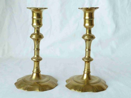 pair english georgian seamed brass candlesticks petal base 18c - CATEGORY: ANTIQUE LIGHTING - DATED 18TH CENTURY