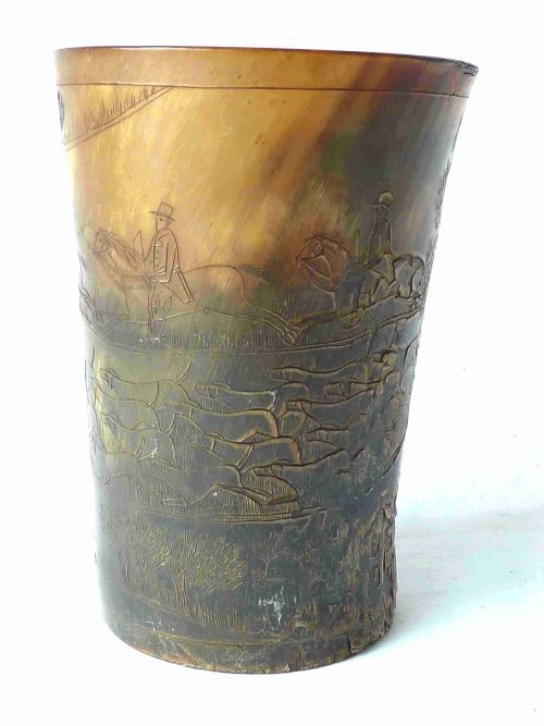 SCRIMSHAW ENGRAVED HORN CUP FOX HUNT HOUNDS LATE GEORGIAN EARLY VICTORIAN - ADDITIONAL PHOTO 2