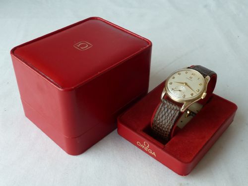 1960 solid gold omega 13339 wrist watch 268 manual wind boxed - CATEGORY: ANTIQUE WATCHES - DATED 1960