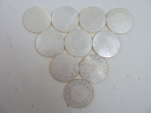 50 CHINESE MOP GAMING COUNTERS MOTHER OF PEARL GAMBLING GEORGIAN - ADDITIONAL PHOTO 2