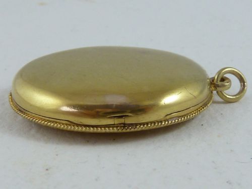 VICTORIAN SOLID YELLOW GOLD ENGRAVED PHOTO LOCKET NECKLACE PENDANT - ADDITIONAL PHOTO 3