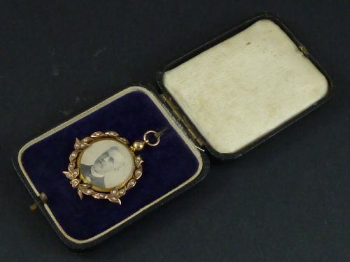 EDWARDIAN DOUBLE SIDED ROUND SOLID GOLD PEARL PENDANT PHOTO FRAME LOCKET - ADDITIONAL PHOTO 1
