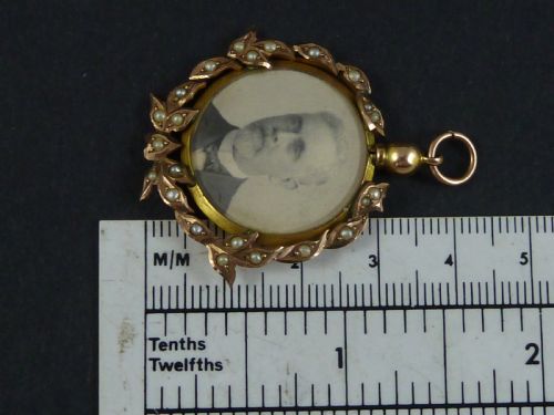 EDWARDIAN DOUBLE SIDED ROUND SOLID GOLD PEARL PENDANT PHOTO FRAME LOCKET - ADDITIONAL PHOTO 3