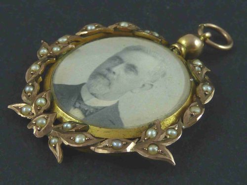 EDWARDIAN DOUBLE SIDED ROUND SOLID GOLD PEARL PENDANT PHOTO FRAME LOCKET - ADDITIONAL PHOTO 4