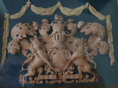 CARVED LIMEWOOD ROYAL HANOVERIAN COAT OF ARMS HOGARTH FRAMED MINIATURE - ADDITIONAL PHOTO 3