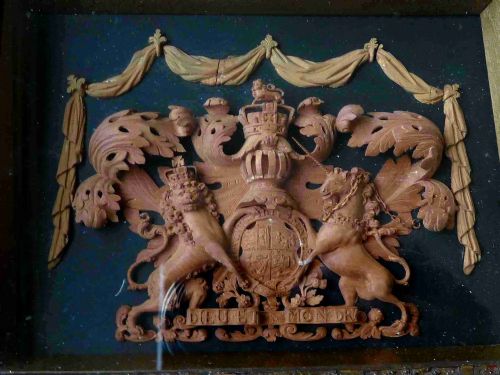 CARVED LIMEWOOD ROYAL HANOVERIAN COAT OF ARMS HOGARTH FRAMED MINIATURE - ADDITIONAL PHOTO 2