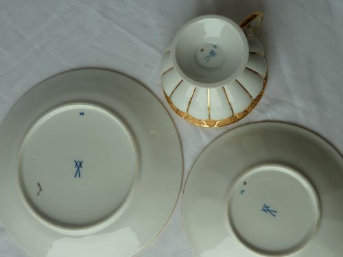 MEISSEN GOLDEN BAROQUE SET PORCELAIN TRIO CUP SAUCER PLATE CROSS SWORDS GERMAN - ADDITIONAL PHOTO 5