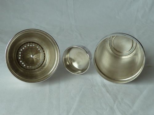 ART DECO PERIOD COCKTAIL SHAKER SILVER PLATE LEMON SQUEEZER - ADDITIONAL PHOTO 4