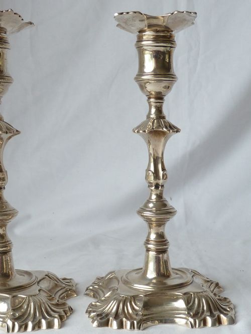 PAIR JOHN CAF 1752 GEORGIAN CAST SILVER CANDLESTICKS - ADDITIONAL PHOTO 9