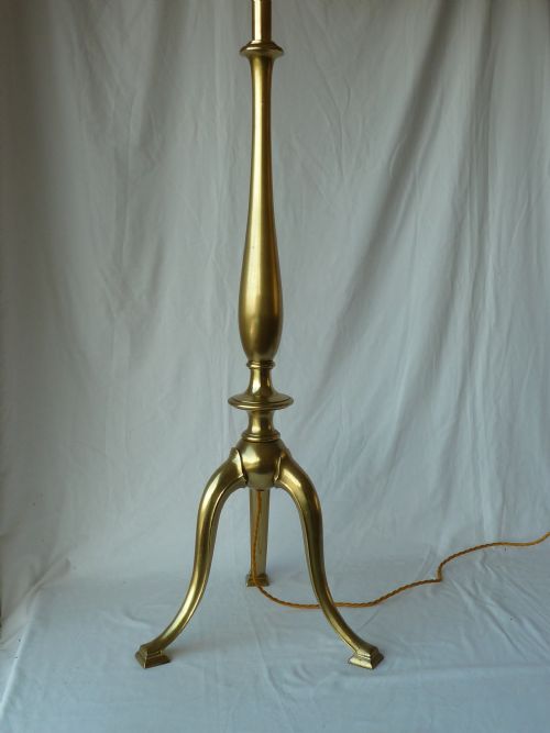 HEAVY CAST BRASS TRIPOD BASE STANDARD FLOOR LAMP RISE AND FALL - ADDITIONAL PHOTO 3
