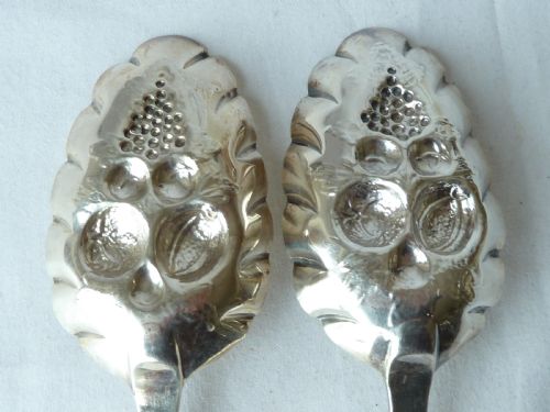 PAIR GEORGIAN VICTORIAN BERRY SERVING TABLE SPOONS SILVER 1795 - ADDITIONAL PHOTO 2