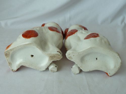 PAIR VICTORIAN STAFFORDSHIRE SPANIEL RED WALLY DOGS SEPARATE LEG POTTERY ORIGINAL - ADDITIONAL PHOTO 7