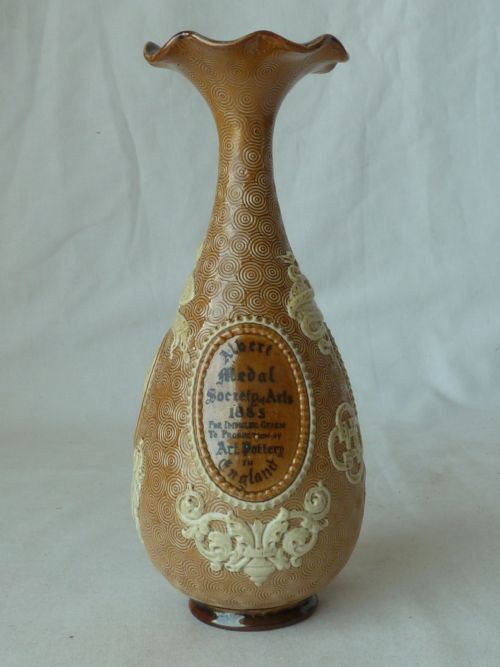 DOULTON LAMBETH STONEWARE ALBERT MEDAL SOCIETY OF ARTS 1885 ROYAL COMMEMORATIVE VASE - ADDITIONAL PHOTO 1