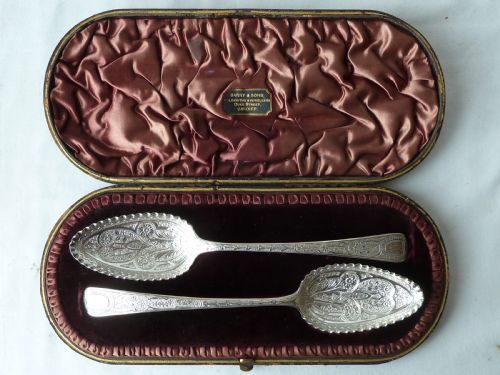 PAIR SILVER BERRY SPOONS BOXED GEORGIAN VICTORIAN SERVING TABLE STERLING HALLMARKED - ADDITIONAL PHOTO 1