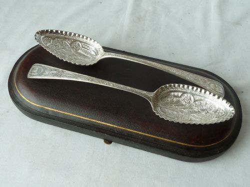 PAIR SILVER BERRY SPOONS BOXED GEORGIAN VICTORIAN SERVING TABLE STERLING HALLMARKED - ADDITIONAL PHOTO 3