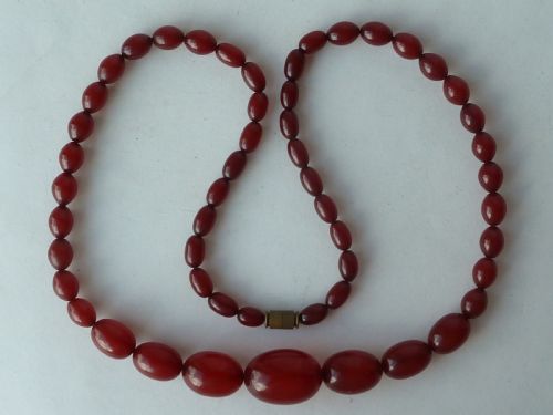 bakelite faux cherry red amber cloudy bead necklace 57 grams - CATEGORY: ANTIQUE JEWELLERY - DATED 1920