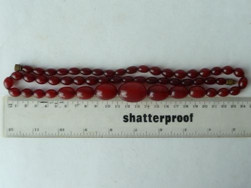 BAKELITE FAUX CHERRY RED AMBER CLOUDY BEAD NECKLACE 57 GRAMS - ADDITIONAL PHOTO 2
