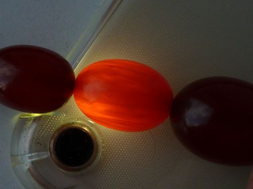 BAKELITE FAUX CHERRY RED AMBER CLOUDY BEAD NECKLACE 57 GRAMS - ADDITIONAL PHOTO 4