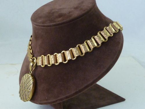 VICTORIAN GILT METAL LOCKET COLLAR BOOK CHAIN PHOTO LOCKET NECKLACE GOLD PLATED - ADDITIONAL PHOTO 1