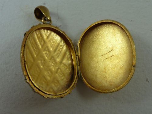 VICTORIAN GILT METAL LOCKET COLLAR BOOK CHAIN PHOTO LOCKET NECKLACE GOLD PLATED - ADDITIONAL PHOTO 6