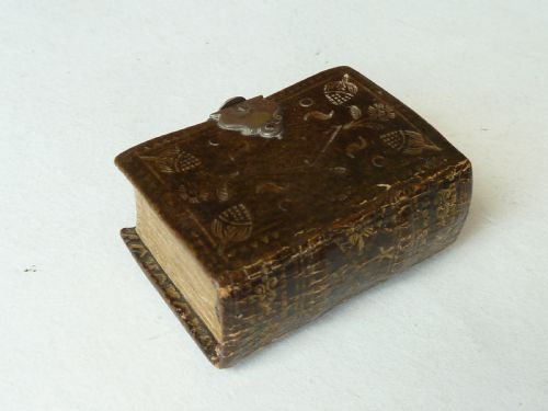 R WILKIN BIBLIA 1728 OLD NEW TESTAMENTS THUMB BIBLE MINIATURE BOOK - ADDITIONAL PHOTO 1