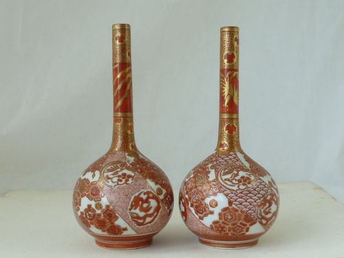 JAPANESE KUTANI PORCELAIN PAIR BOTTLE VASES MEIJI PERIOD - ADDITIONAL PHOTO 3