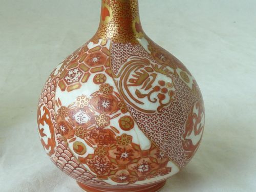 JAPANESE KUTANI PORCELAIN PAIR BOTTLE VASES MEIJI PERIOD - ADDITIONAL PHOTO 5